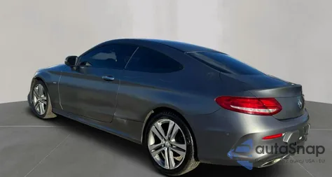 2017 Mercedes-Benz C 300 z USA, uszkodzony, nr VIN WDDWJ4JBXHF357943